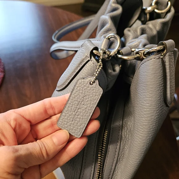 EUC Coach Shoulder Bag - Picture 2 of 5